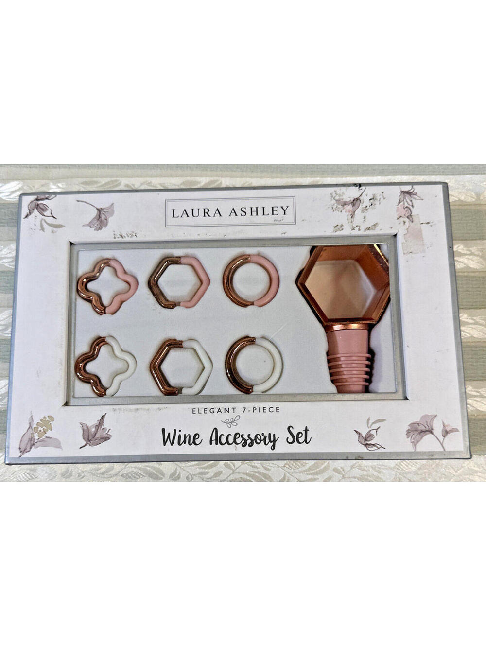 Laura Ashley Wine Accessory Set New great host gift 6 Wine Charms Bottle Stopper